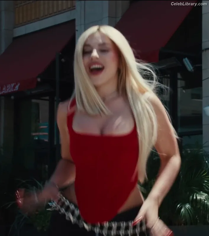 Ava Max photo 10 of 2136