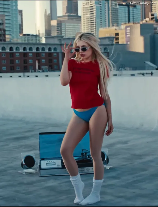 Ava Max photo 11 of 2136