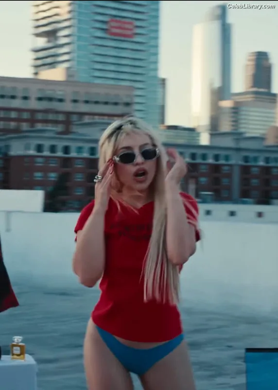 Ava Max photo 12 of 2136