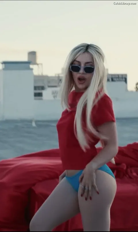 Ava Max photo 4 of 2136