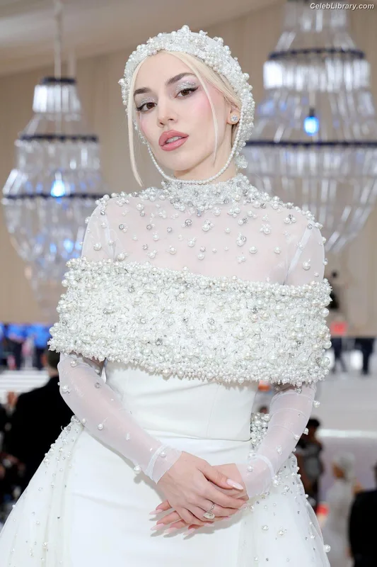Ava Max photo 9 of 2136