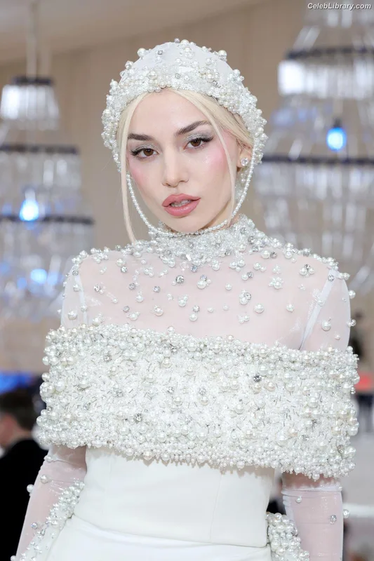 Ava Max photo 10 of 2136