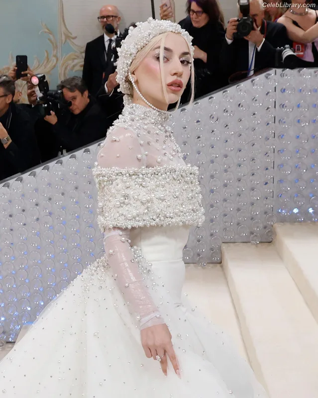 Ava Max photo 11 of 2136