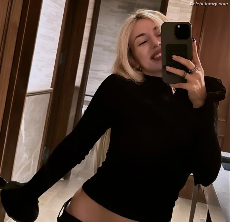 Ava Max photo 17 of 2136