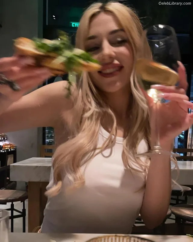Ava Max photo 9 of 2136