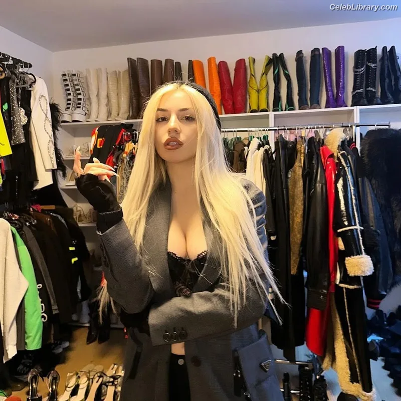 Ava Max photo 22 of 2136