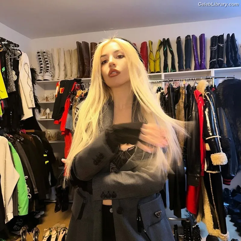 Ava Max photo 24 of 2136
