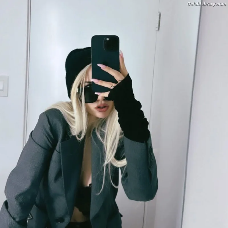 Ava Max photo 1 of 2136
