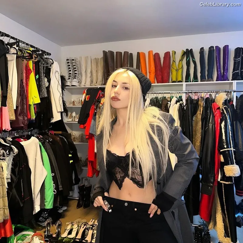 Ava Max photo 2 of 2136