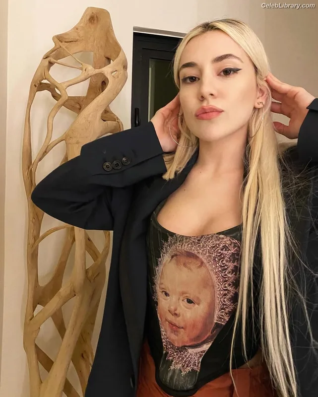 Ava Max photo 22 of 2136