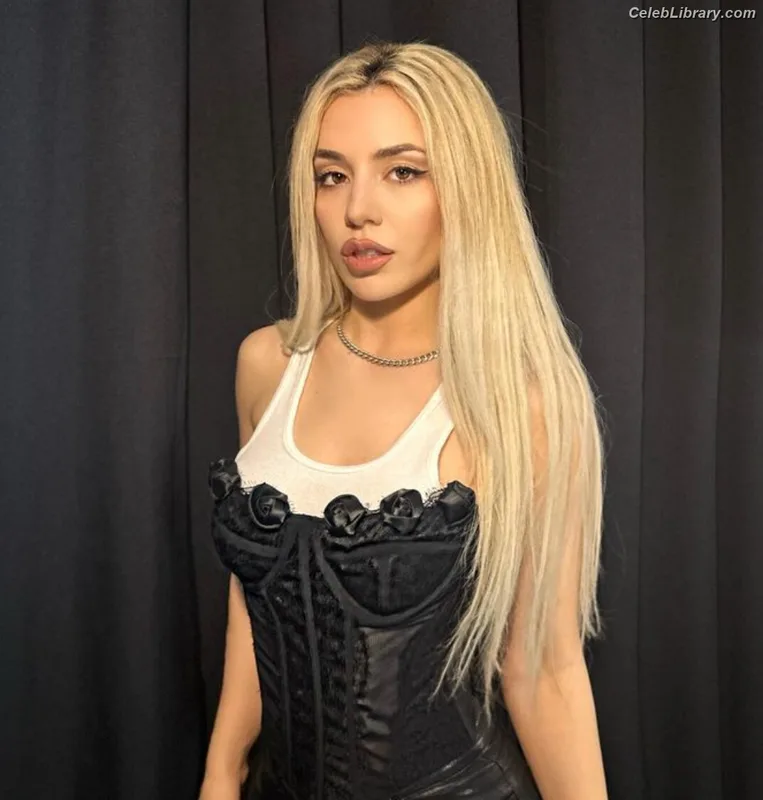 Ava Max photo 24 of 2136