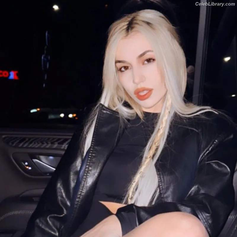 Ava Max photo 1 of 2136
