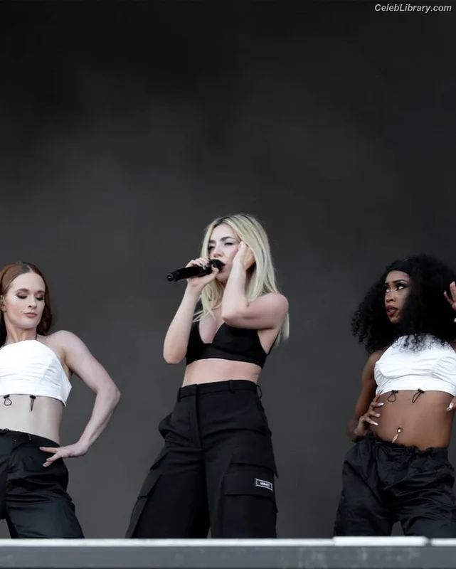 Ava Max photo 9 of 2136