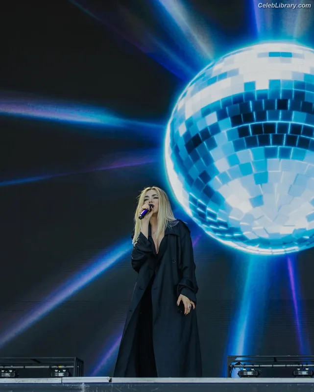 Ava Max photo 11 of 2136