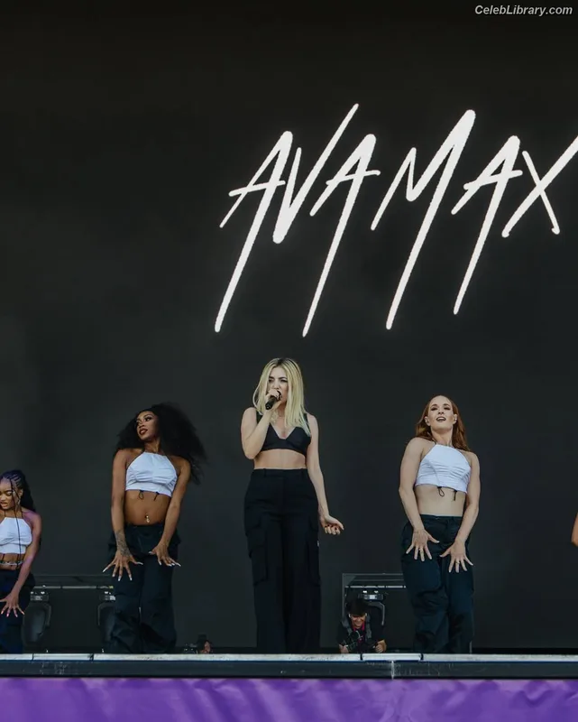 Ava Max photo 12 of 2136