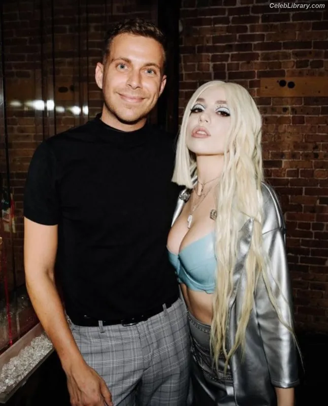 Ava Max photo 15 of 2136