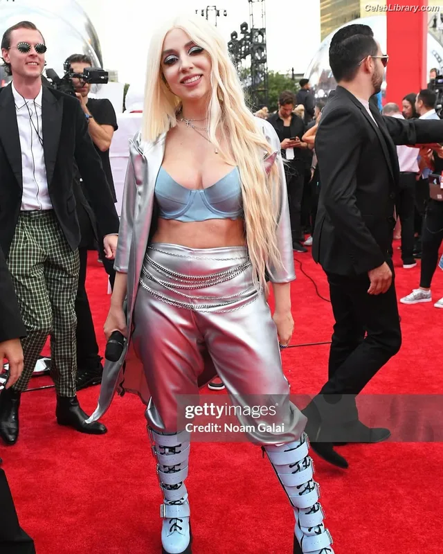 Ava Max photo 19 of 2136
