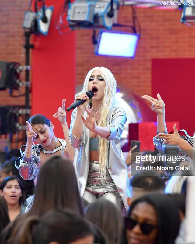 Ava Max photo 22 of 2136