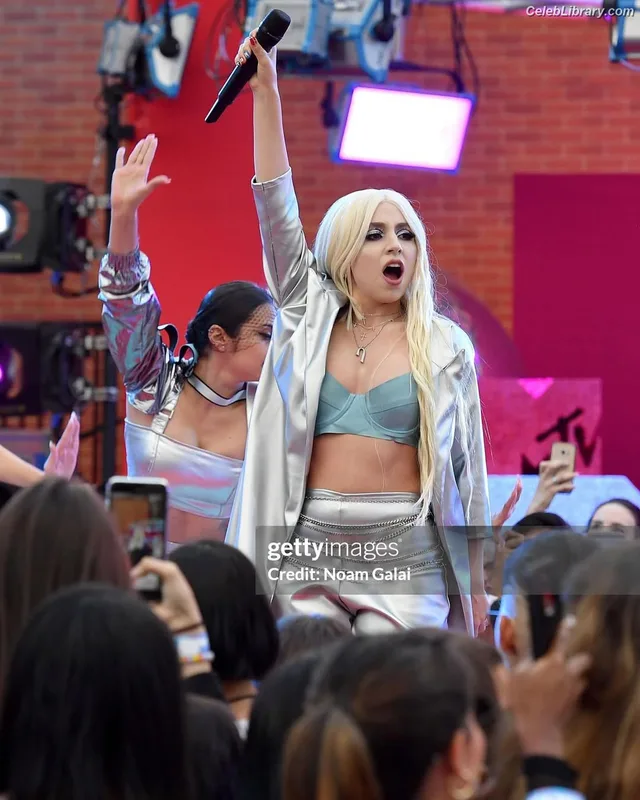 Ava Max photo 23 of 2136