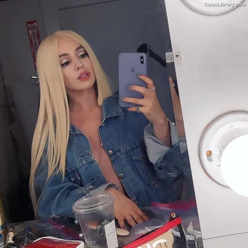 Ava Max photo 8 of 2136