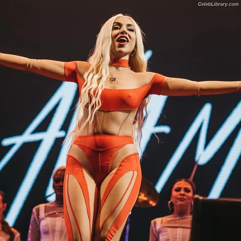 Ava Max photo 22 of 2136