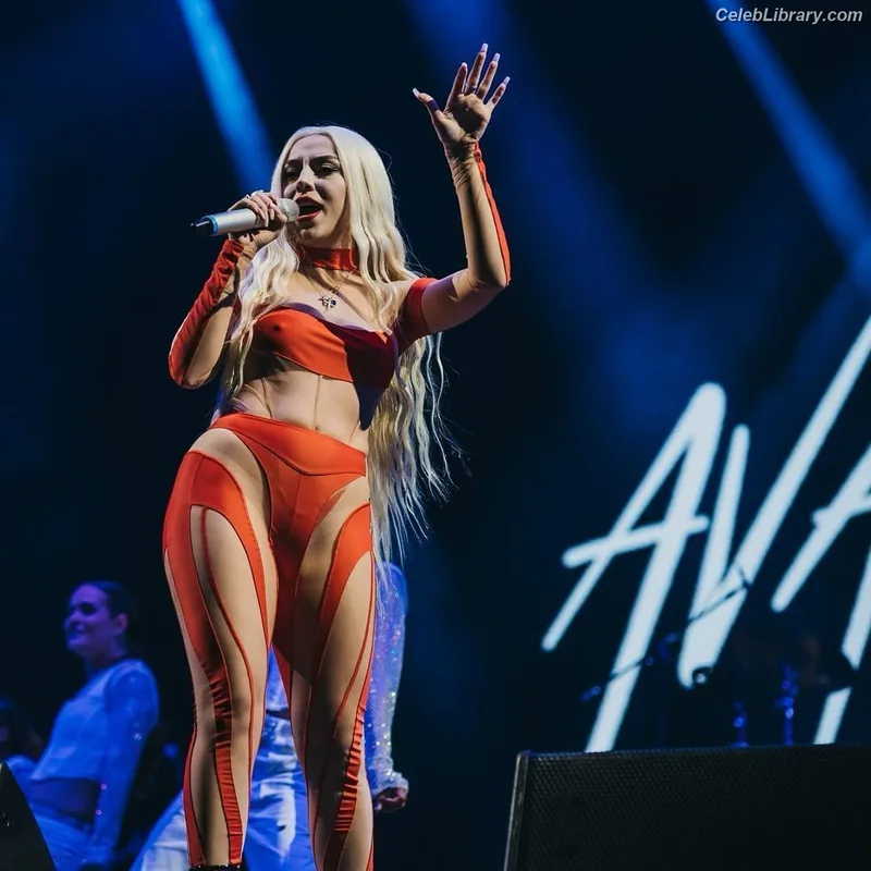Ava Max photo 24 of 2136