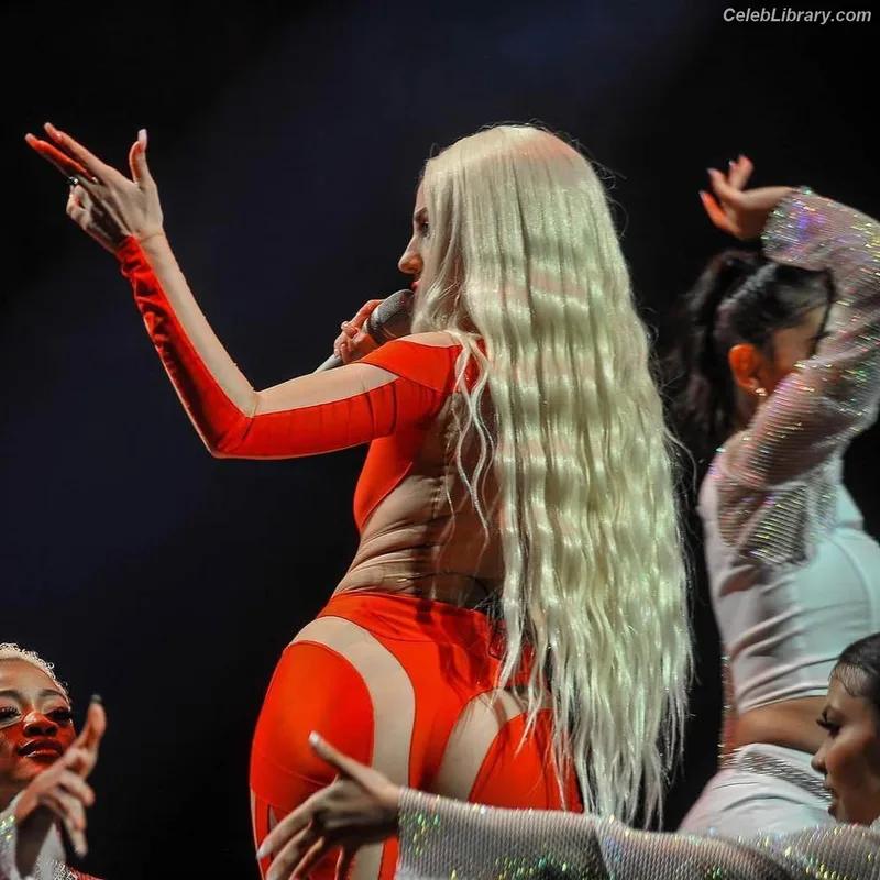 Ava Max photo 2 of 2136