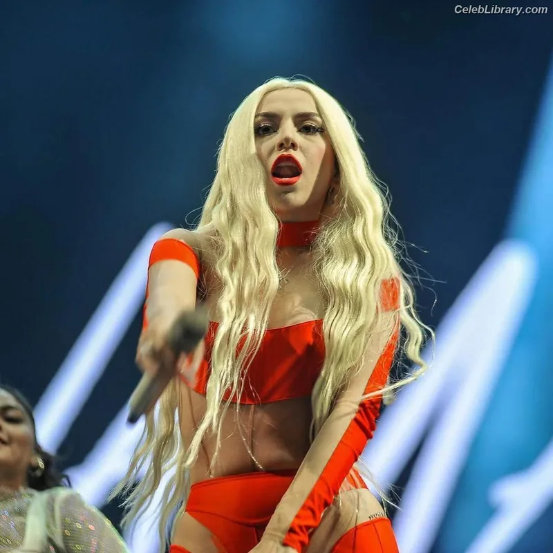 Ava Max photo 3 of 2136