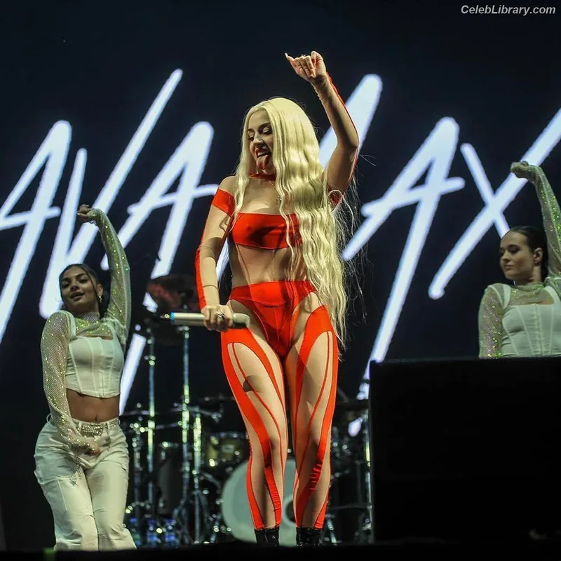 Ava Max photo 4 of 2136
