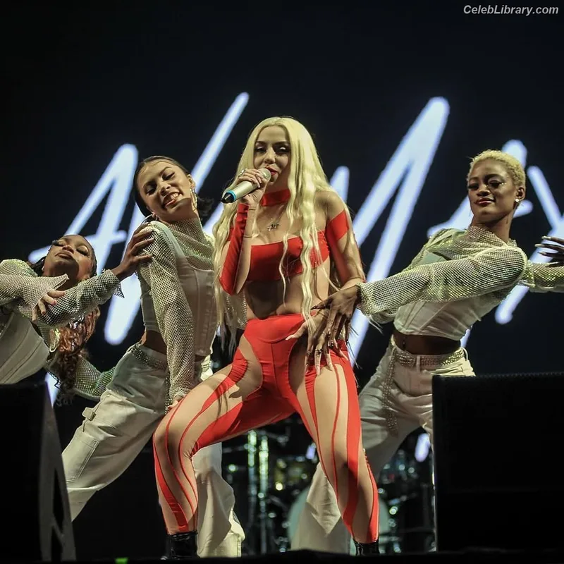 Ava Max photo 6 of 2136