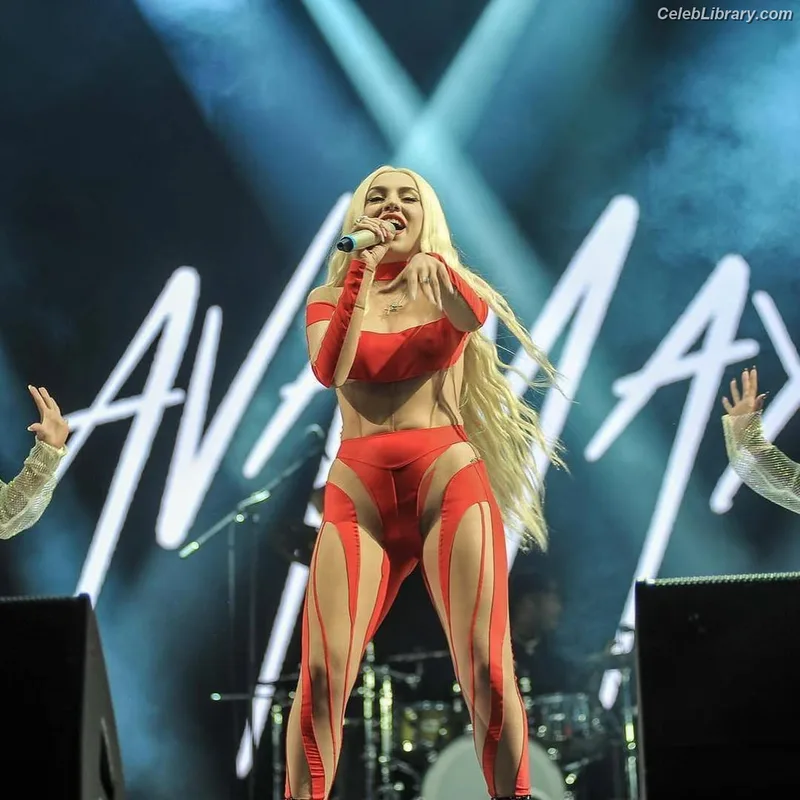 Ava Max photo 7 of 2136
