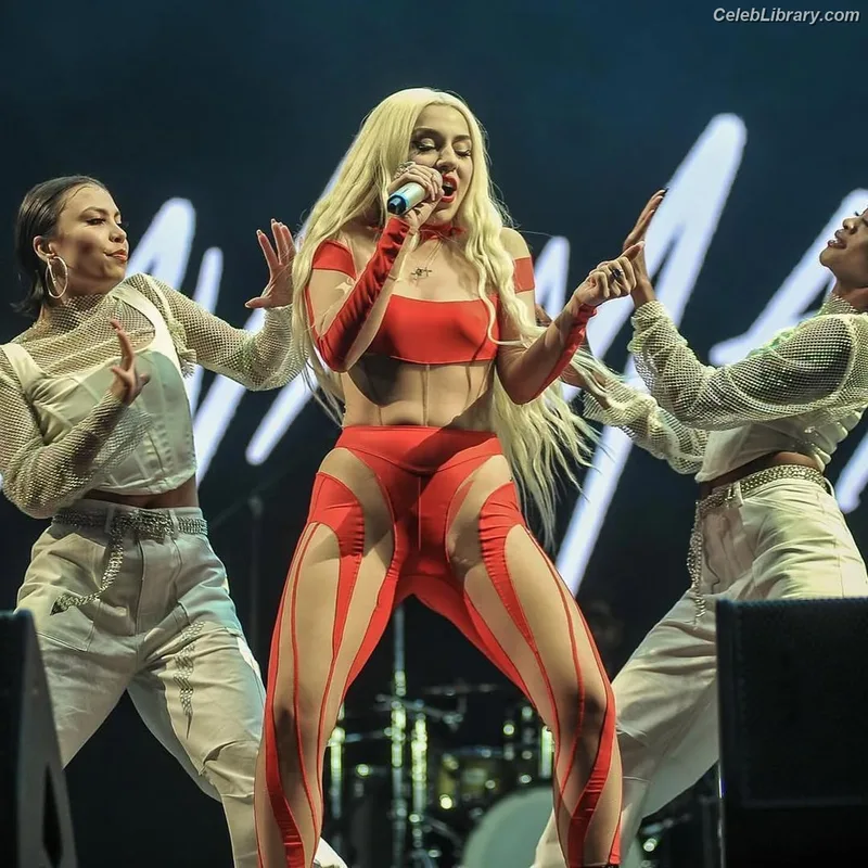 Ava Max photo 8 of 2136