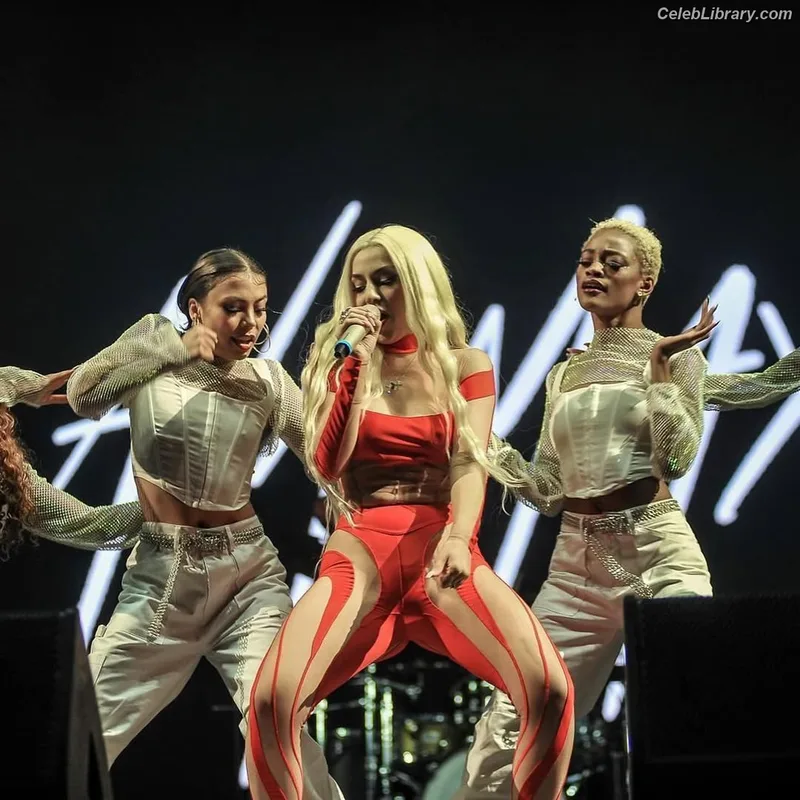 Ava Max photo 9 of 2136