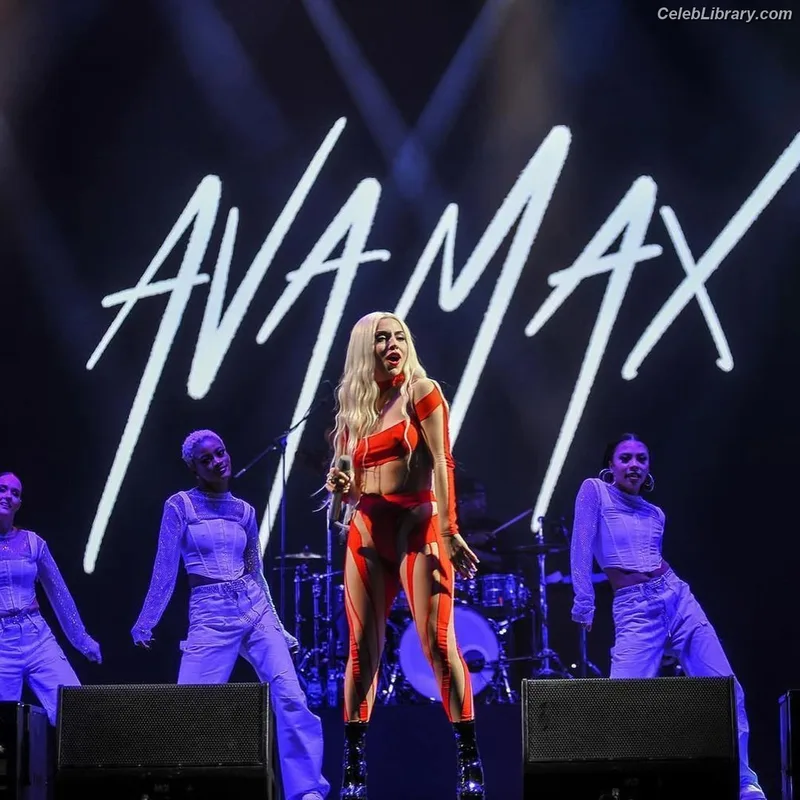 Ava Max photo 10 of 2136