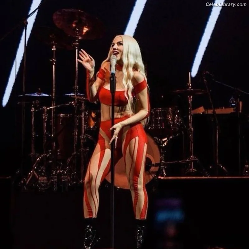 Ava Max photo 11 of 2136