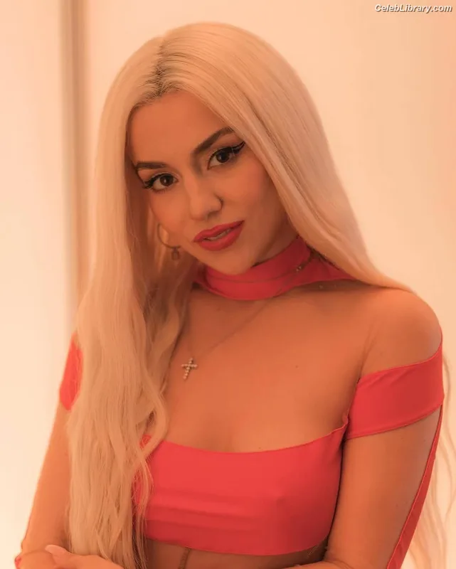 Ava Max photo 12 of 2136