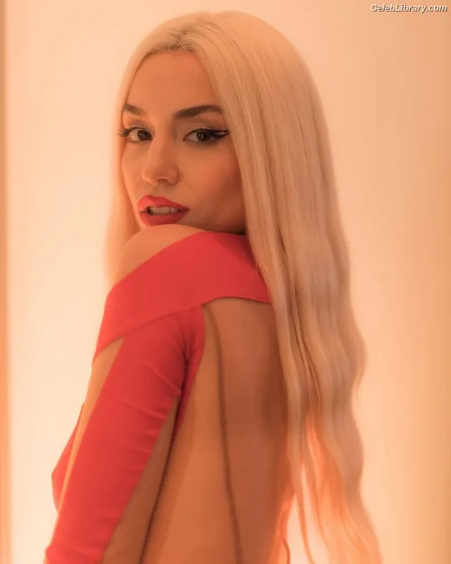 Ava Max photo 13 of 2136
