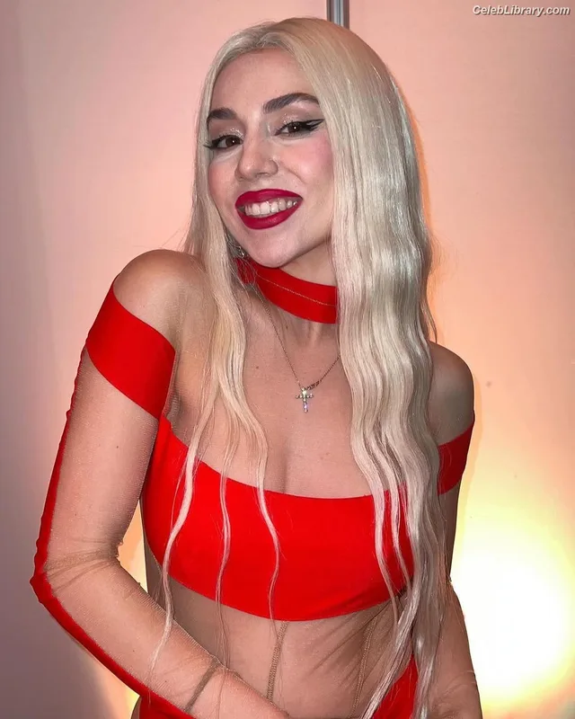 Ava Max photo 14 of 2136