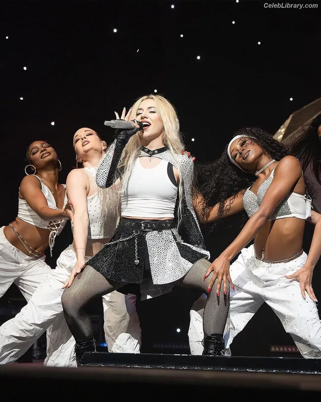Ava Max photo 17 of 2136