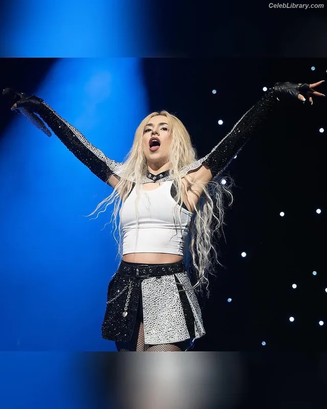 Ava Max photo 21 of 2136
