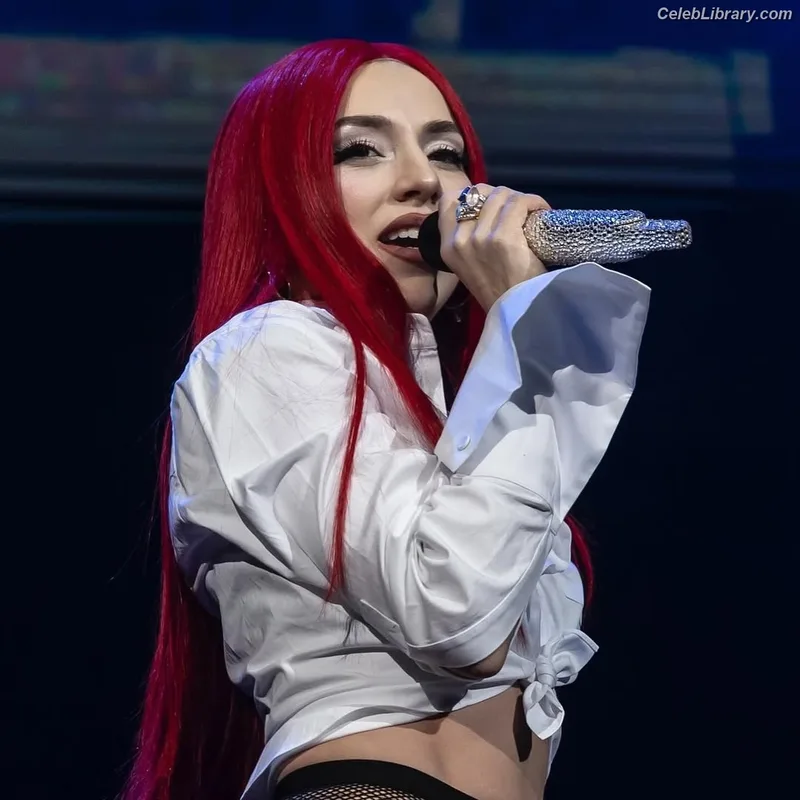 Ava Max photo 13 of 2136