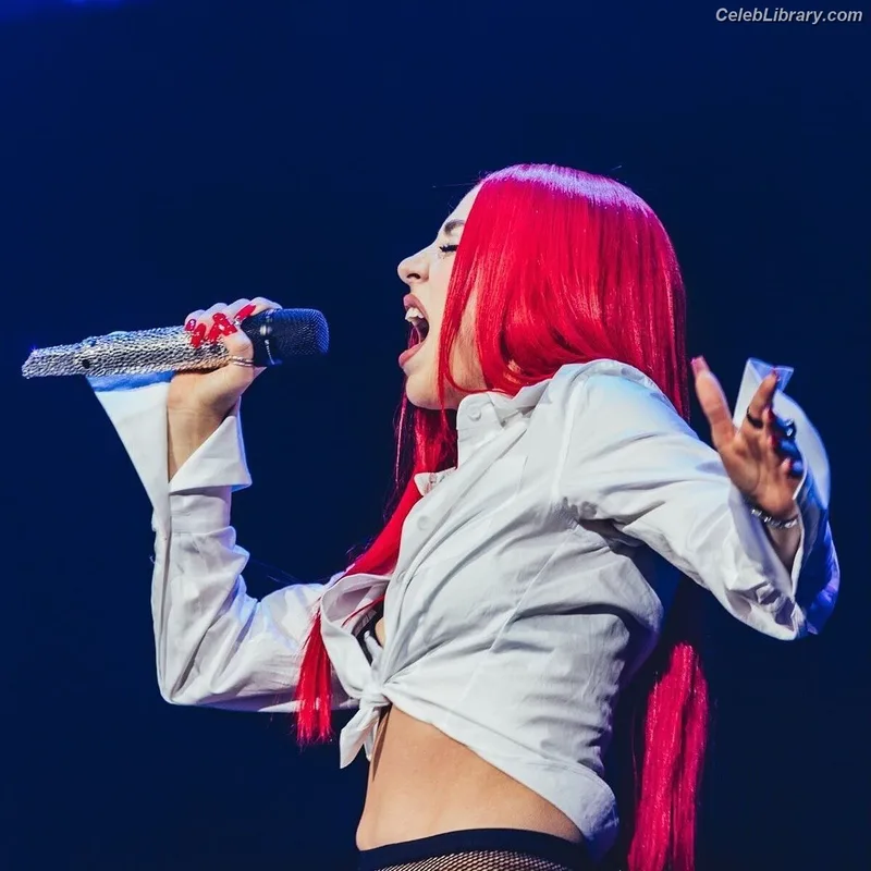 Ava Max photo 14 of 2136