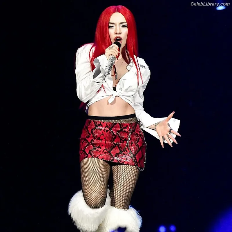 Ava Max photo 17 of 2136