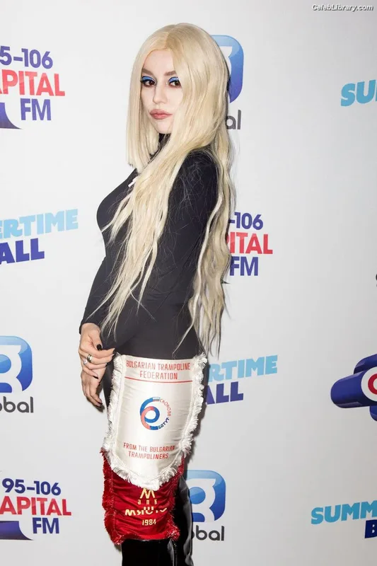 Ava Max photo 1 of 2136