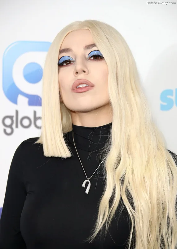 Ava Max photo 5 of 2136