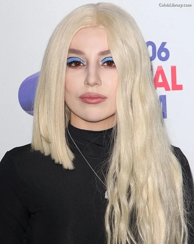 Ava Max photo 6 of 2136