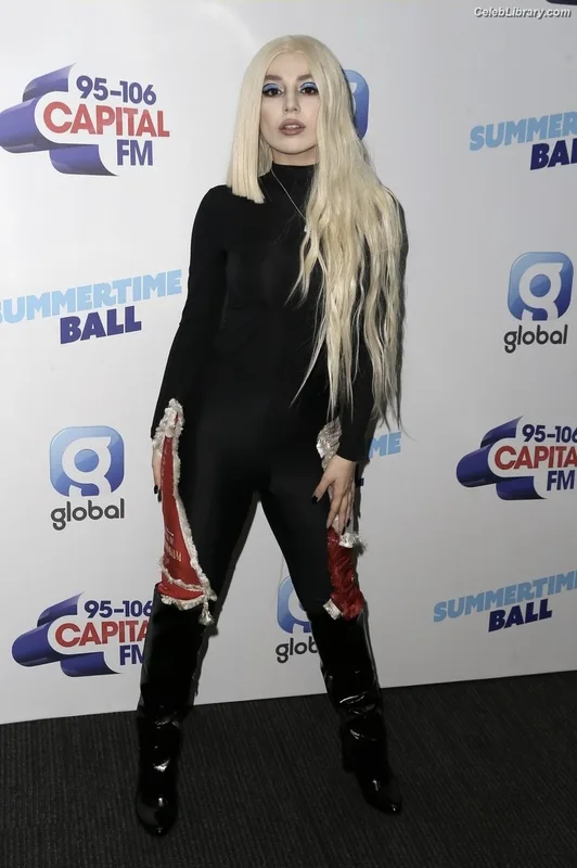Ava Max photo 7 of 2136