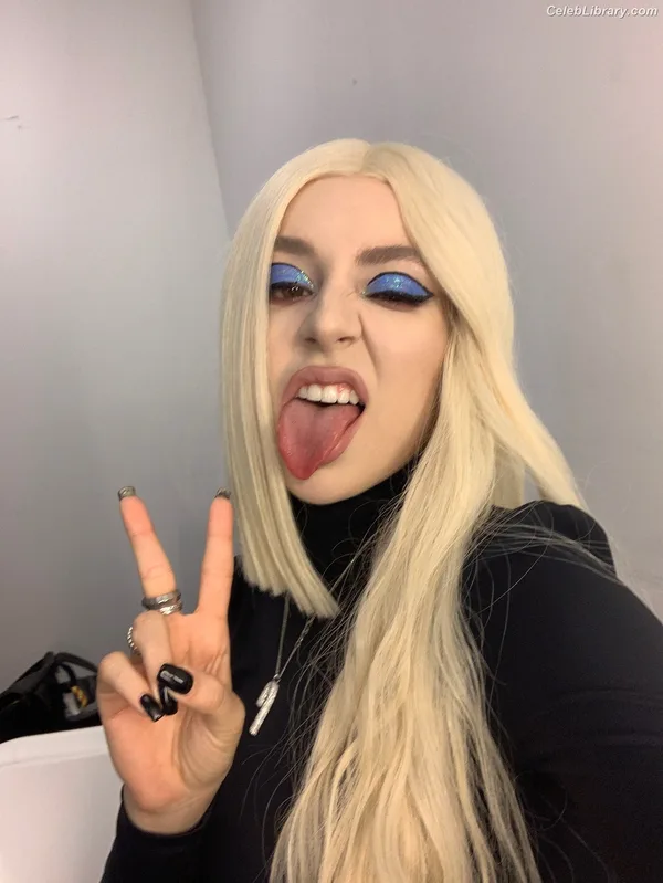 Ava Max photo 9 of 2136