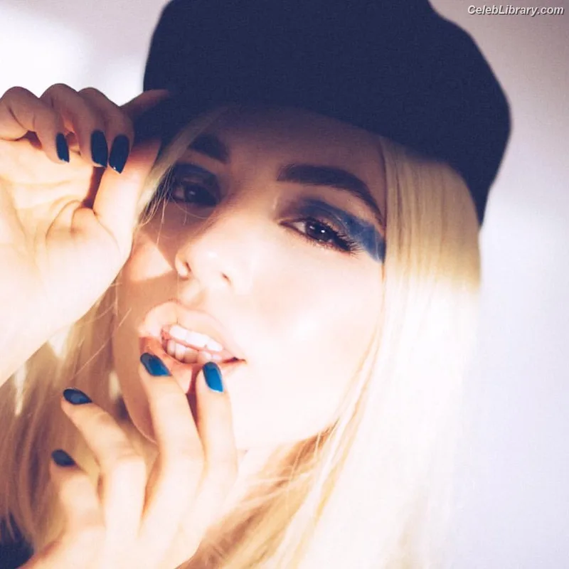 Ava Max photo 11 of 2136