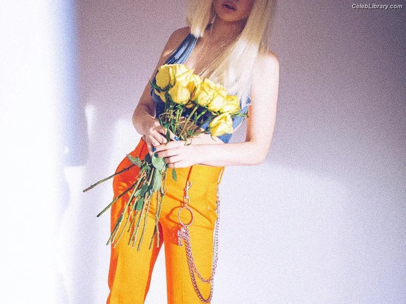 Ava Max photo 12 of 2136